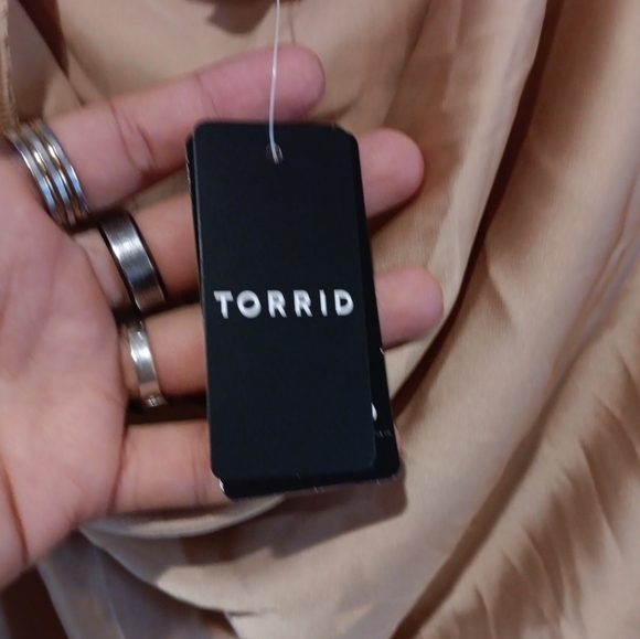 TORRID Satin Cowl Neck Short Sleeve Blouse Size 3x New - Picture 4 of 6